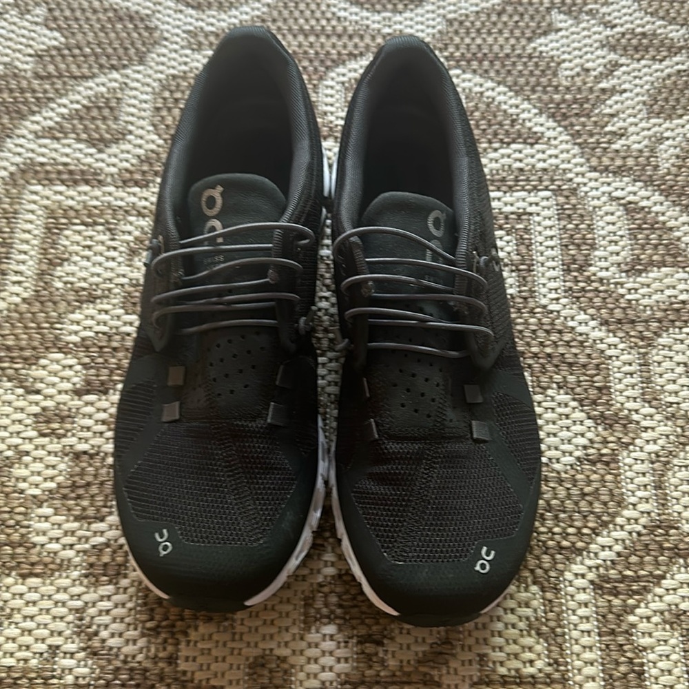 EUC On Cloud Black Sneaker Sz 8